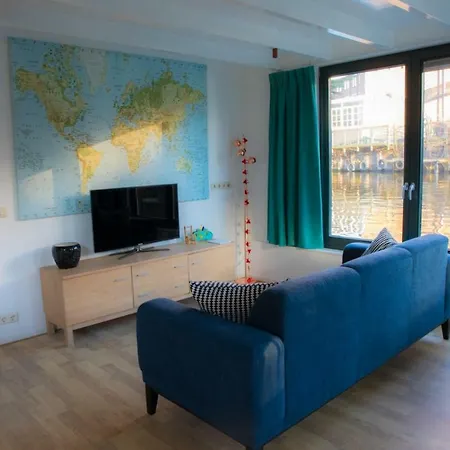 Houseboat Piano Forte Guest house